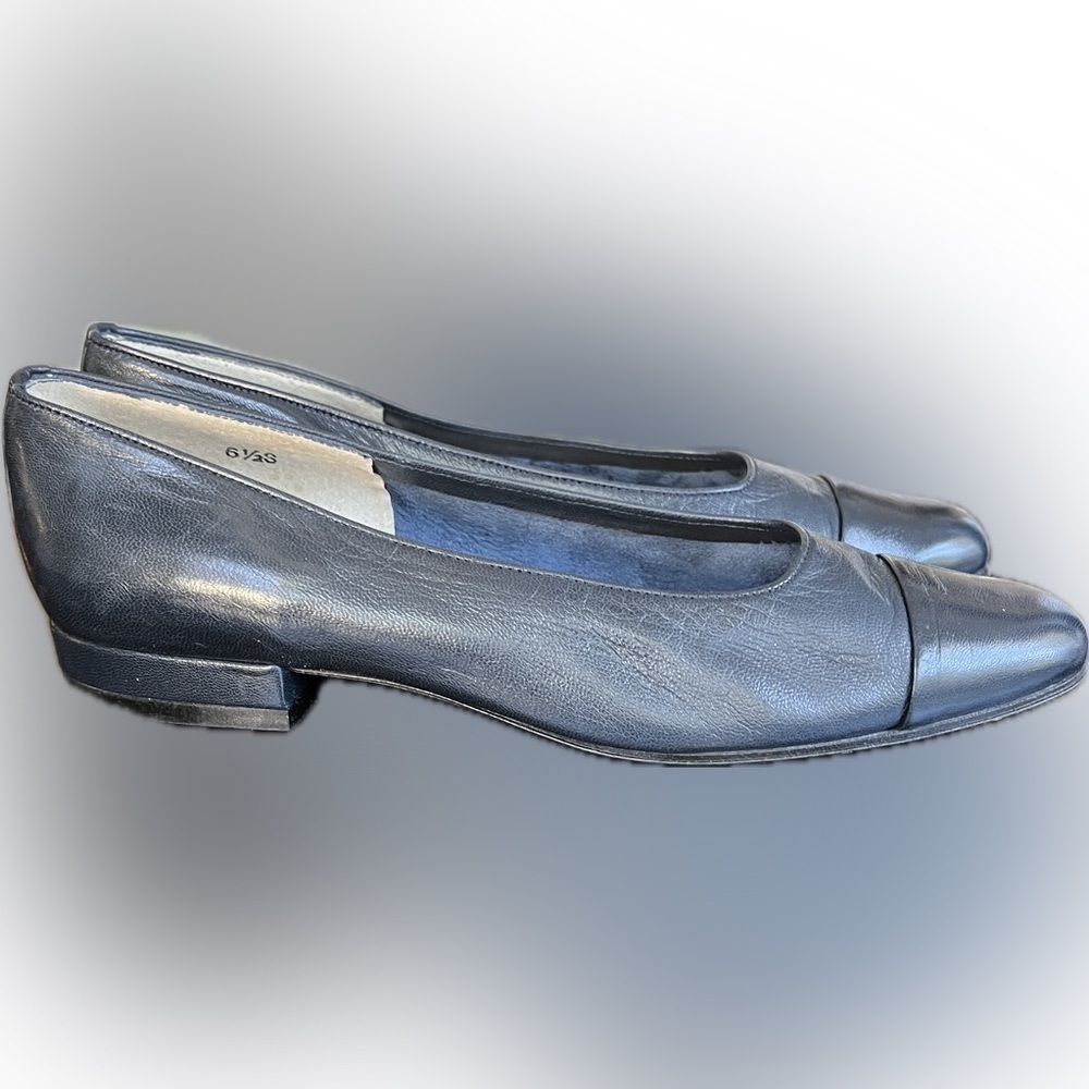 VANELi Nappa Leather Capped Toe Flat Skimmer, 1” heel, Leather Sole, Navy 6.5 S
